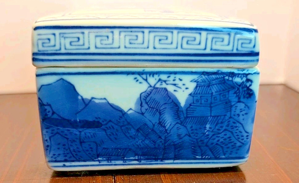 Chinese Blue & White Square Box w/Lid Porcelain Hand Painted Stamped. Qianlong?