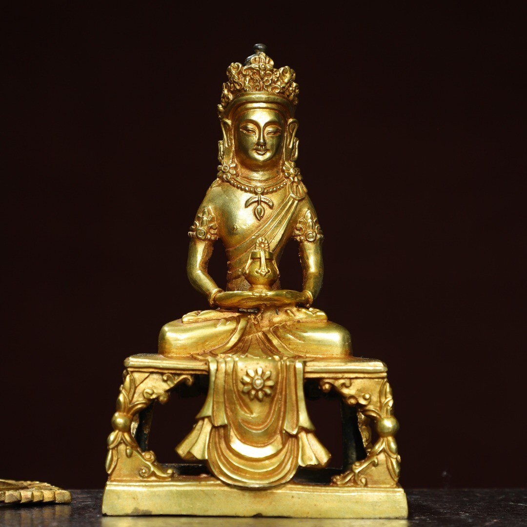 Bronze gilded statue of the Infinite Life Buddha