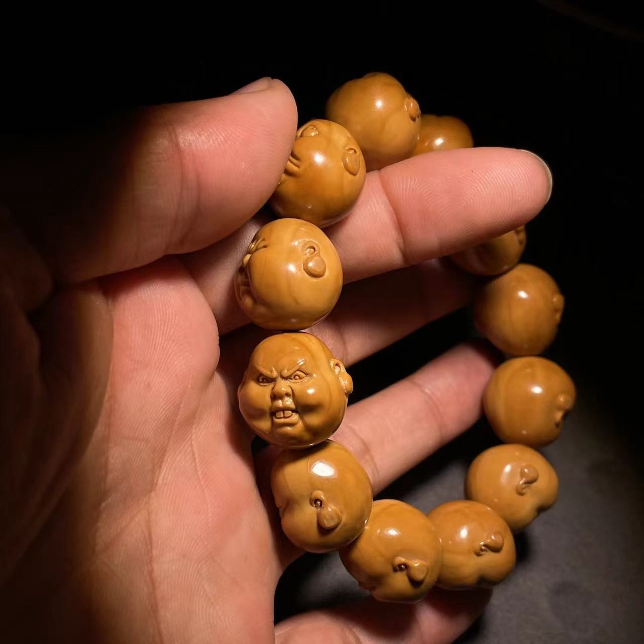 Olive Nut Carved Life Mood Monk Face Bracelet Men’s Short Round Iron Core