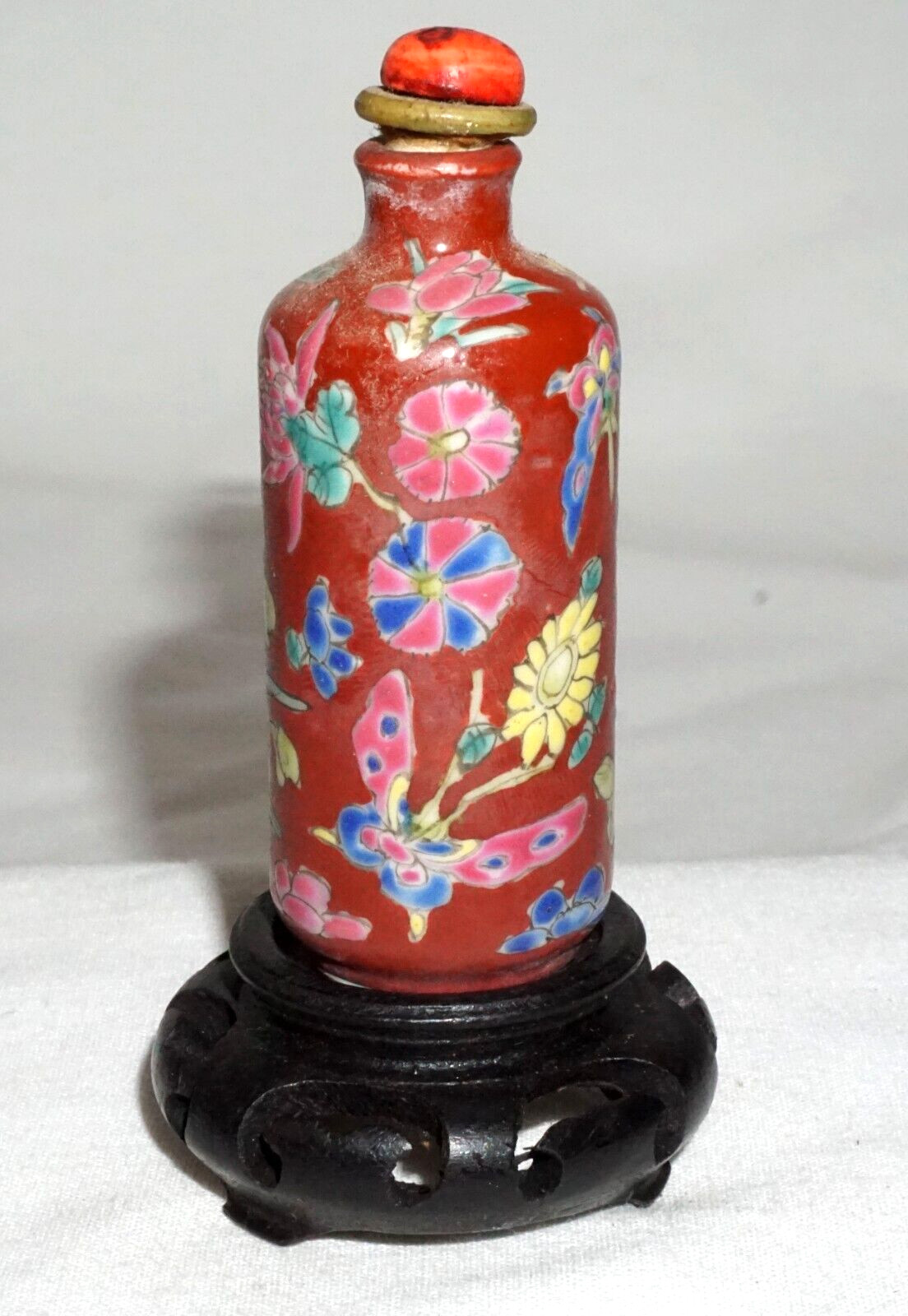 Antique Chinese Red Glaze Porcelain Snuff Bottle w. Floral Motif Qianlong (LLA)