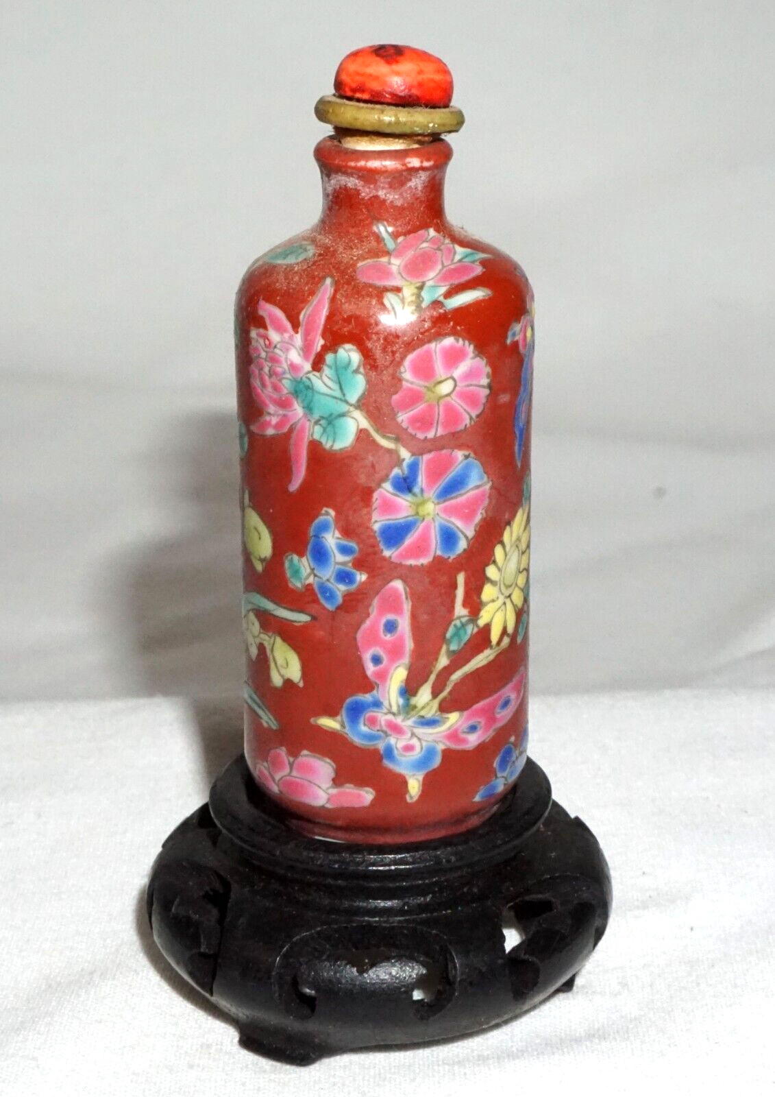 Antique Chinese Red Glaze Porcelain Snuff Bottle w. Floral Motif Qianlong (LLA)