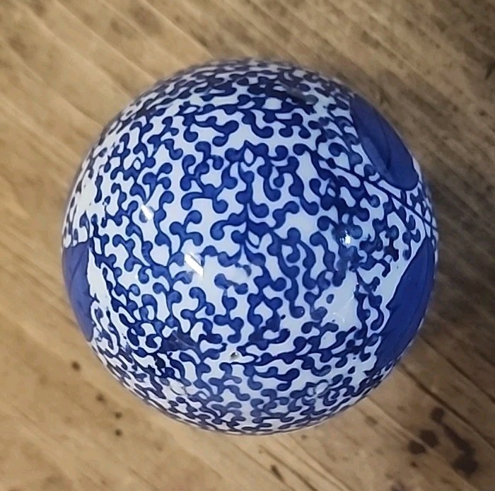 VINTAGE BLUE AND WHITE ASIAN Peacock DESIGN 3.25″ BALL DECOR