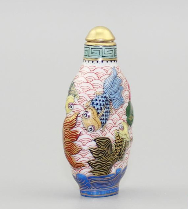 China Porcelain HandPainted Depict Gold Famille Rose Goldfish Lotus Snuff Bottle