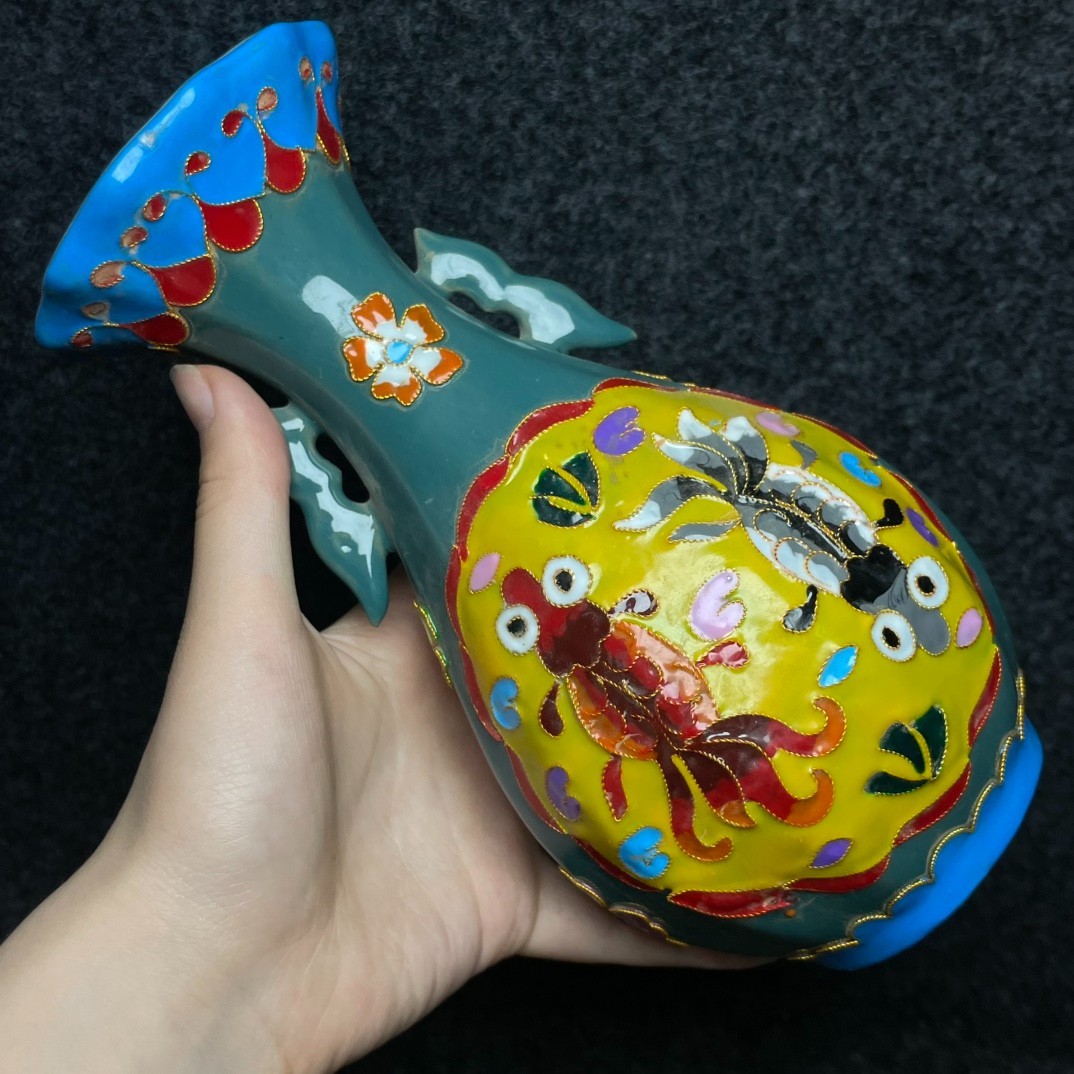 Imperial cloisonn é enamel multicolored glazed porcelain vase