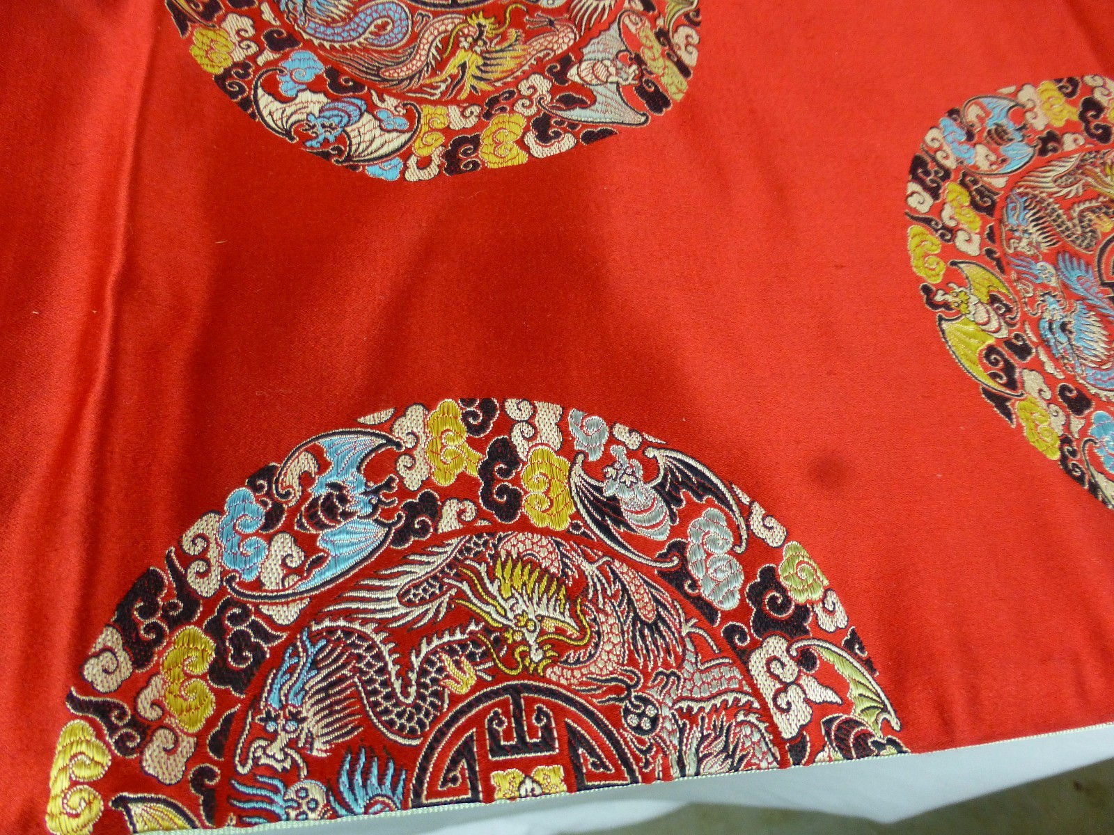 Vintage /Antique Chinese Embroidery unframed textile [Y8-W7-A8]