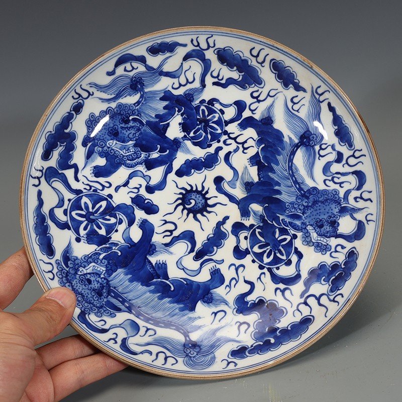 8.8″ China Qing Blue and White Porcelain Foo Fu Dog Lion Play Ball Grain Plate
