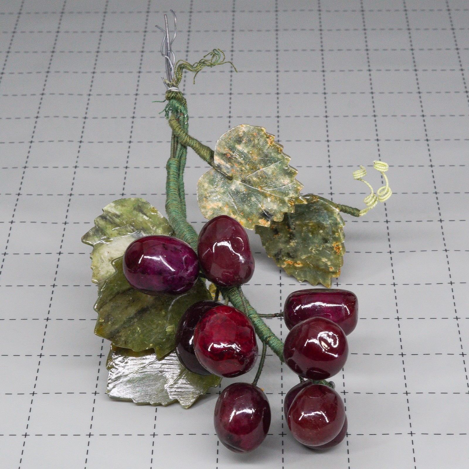 Vtg 5″ Jade Nephrite Celadon Stone Green & purple Grape Cluster w/ leaves 0.5lb