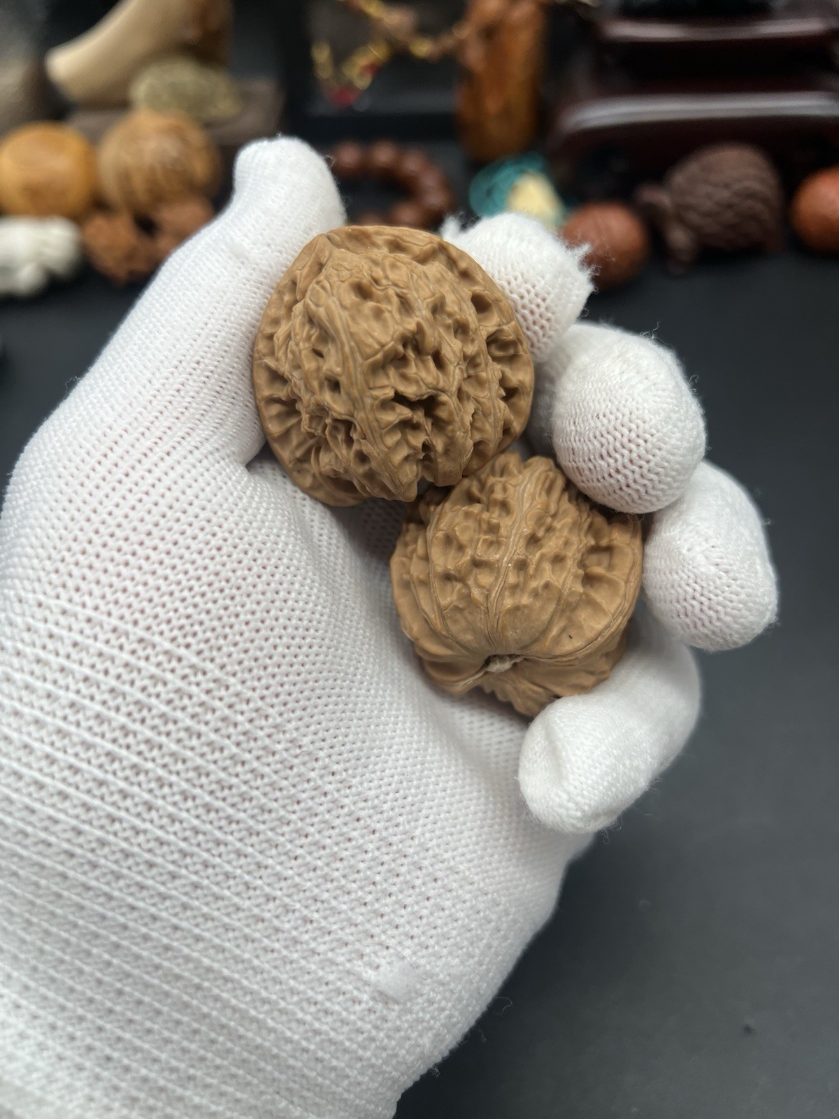 Pair of Match Chinese Health Walnut 38×39.×36mm 精配文玩核桃 ～白狮子狮子头