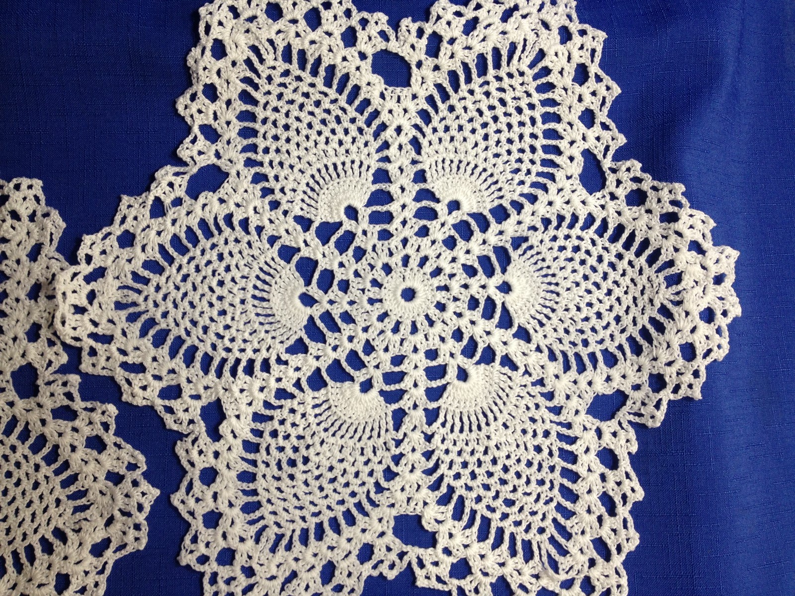 Crochet Doily in Pineapple Design, Round, 12″, White, New