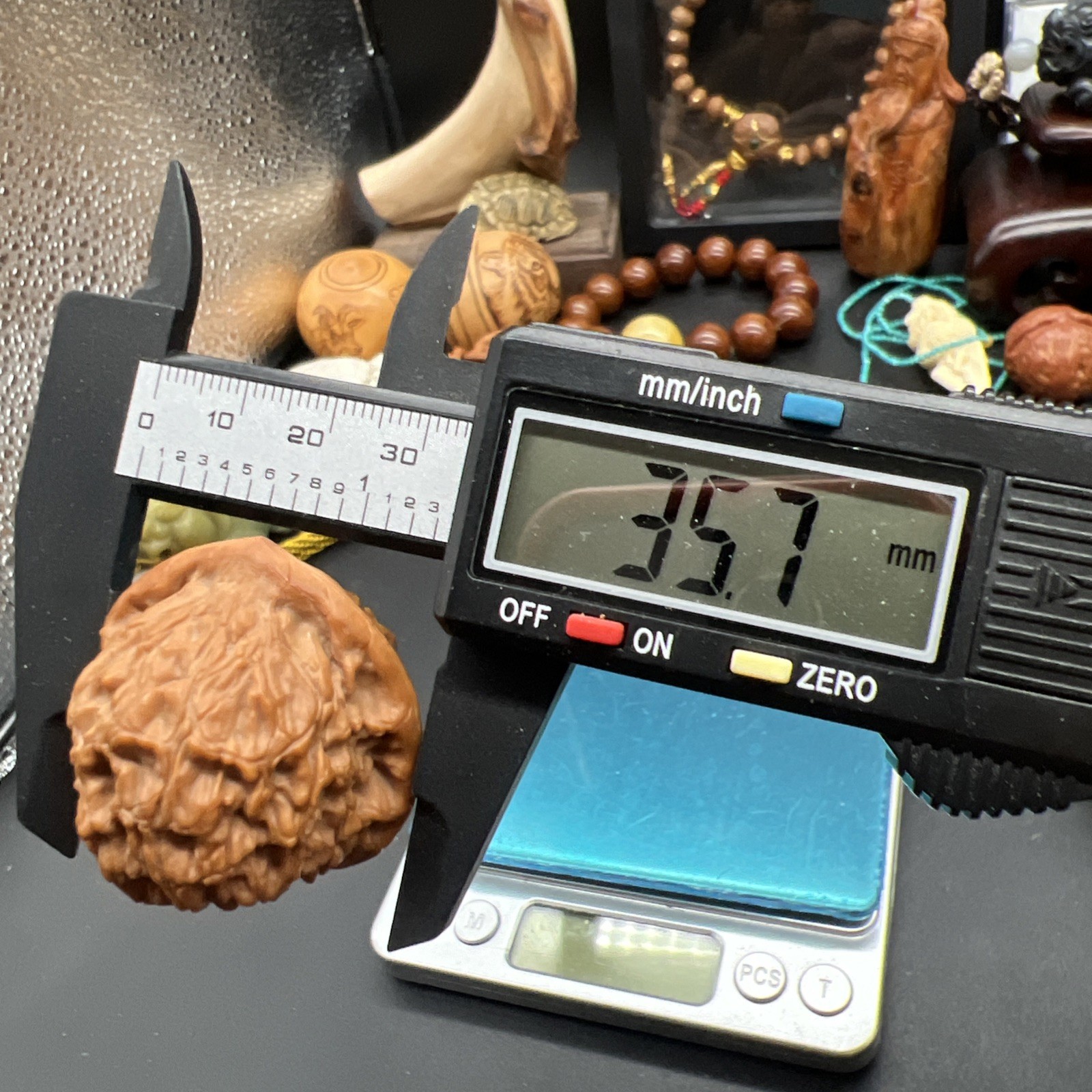 Pair of Match Chinese Health Walnut 35.5×37×36mm 精配文玩核桃～红狮子