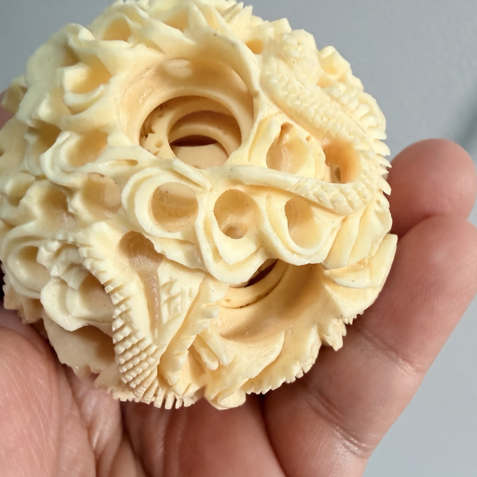 Vintage Hand‑Carved Puzzle Ball Sphere – Intricate Asian Décor 8 Layer Dragon