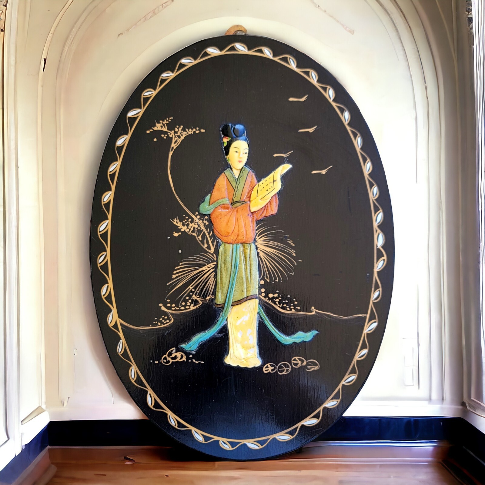 Vintage Chinoiserie Asian Mother of Pearl Inlay Black Lacquer Oval Wall Plaque