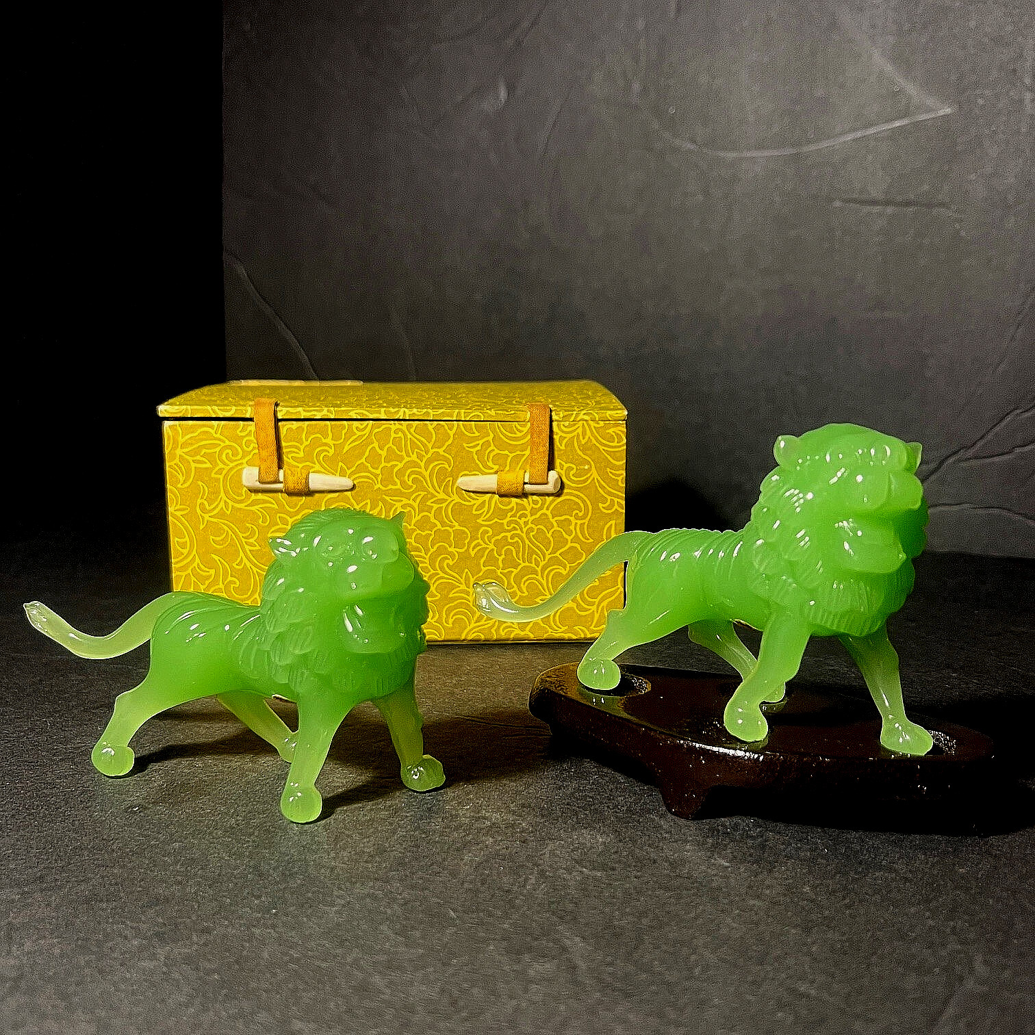 2 Vintage Chinese Carved Jade Stone Lion Sculptures & Stand in Box 2.75″ x 4.5″