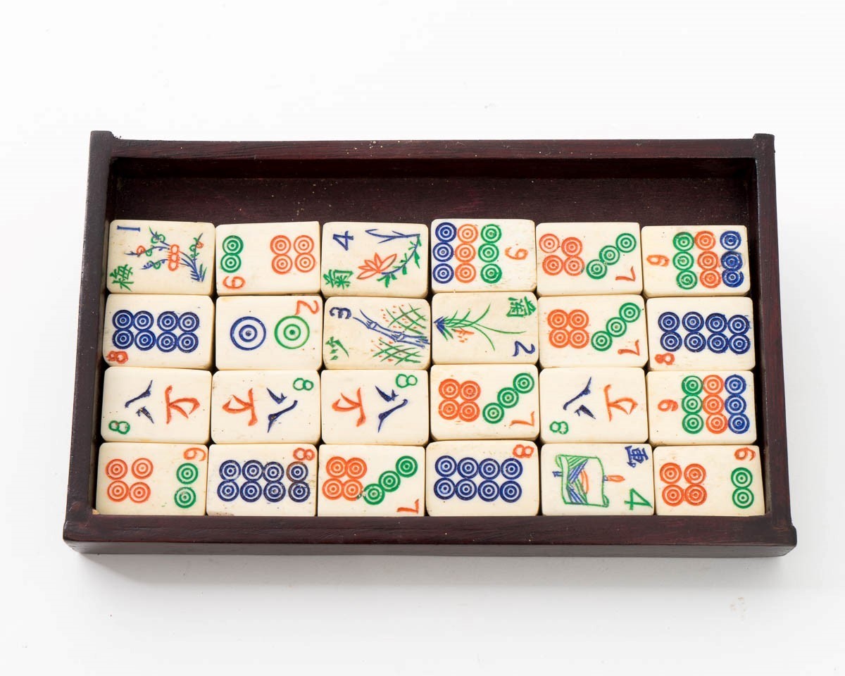 Antique 1920s Chinese Mahjongg Game Set Wood Case with Drawers 120 Painted Tiles
