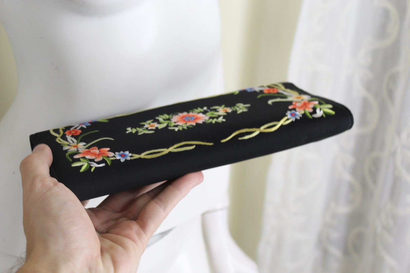 Estate 70s 80s Art-to-Wear Chinese Silk Embroidered Boho Long Wallet