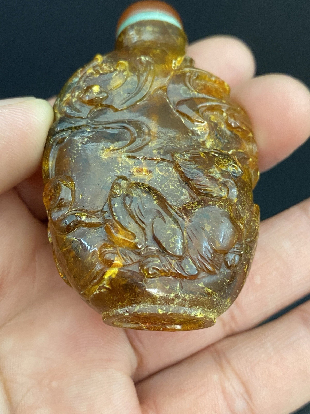 Antique Chinese Carved Honey Amber Foo Dog Lion Motif Snuff Bottle Carnelian Cap