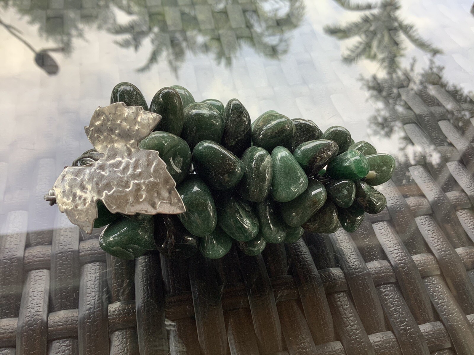 DARK GREEN JADE/QUARTZ GRAPES BUNCH WITH SILVER LEAF