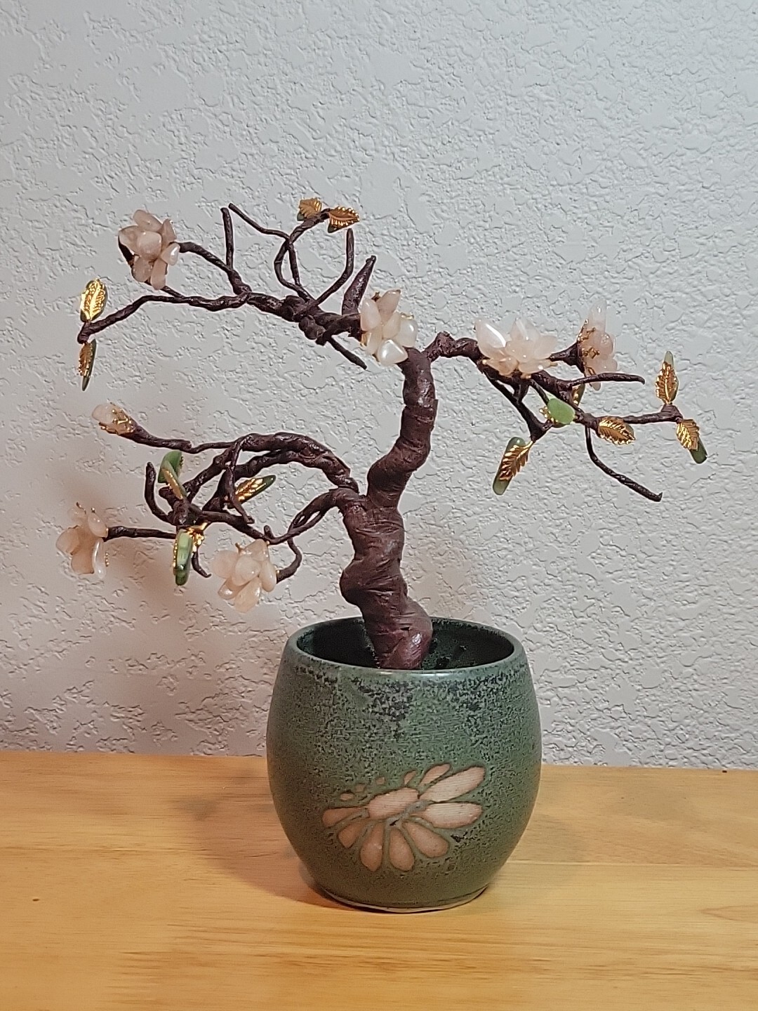 VTG Chinese Rose Quartz Jade Flowering Bonsai Tree 8″ Tall Gold Toned Leaves