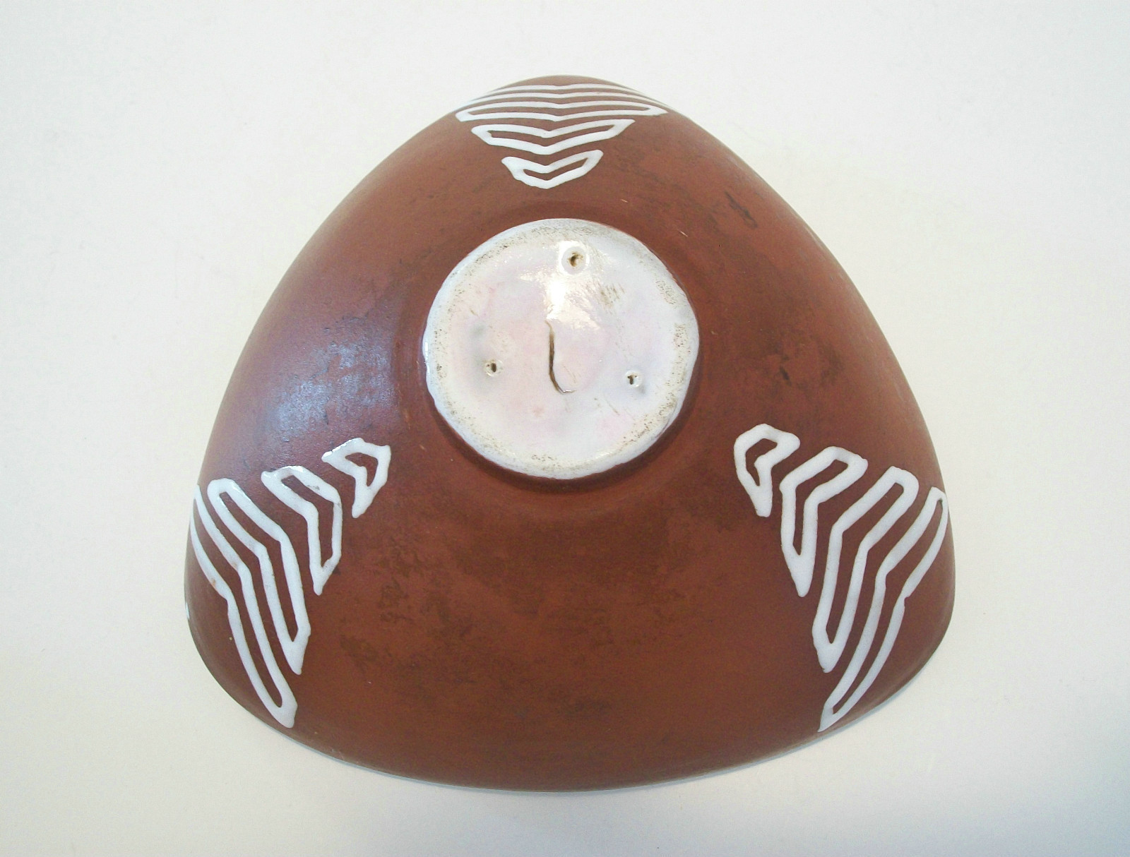 Yixing Zisha Glazed Ceramic Bowl – Hand Painted Chevron Design – 20th Century