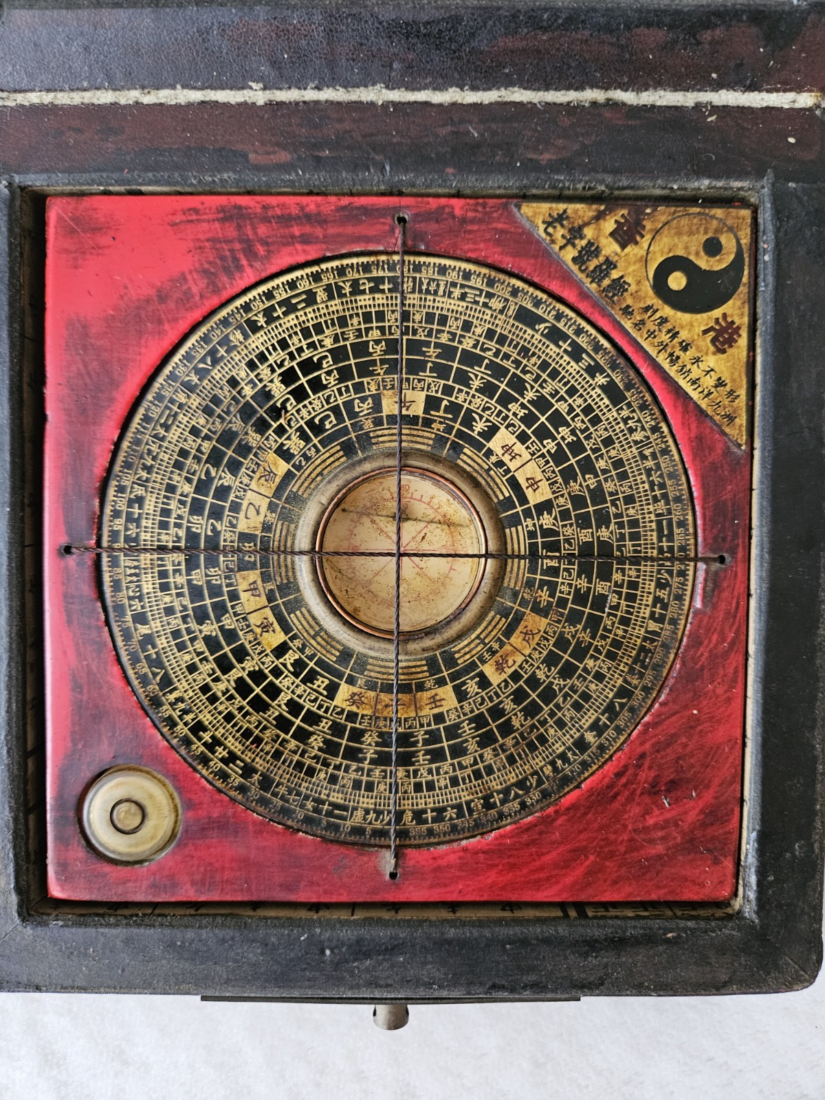 Oriental Chinese Compass in Leatherette Wood Box / Lid Has Issues – See Photos