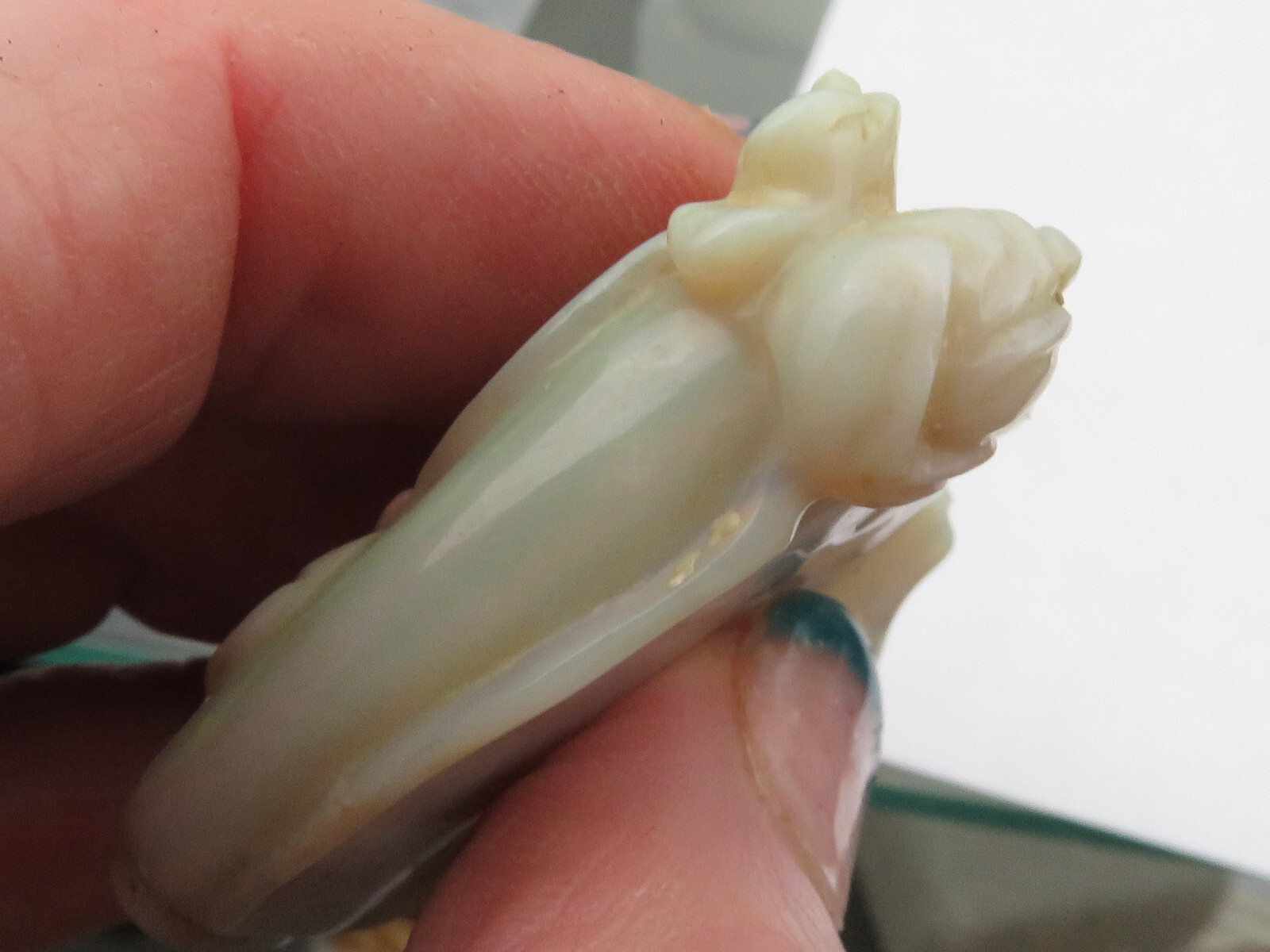 Antique Qing Dynasty Chinese carved Australian opal 105,5 Ct. SNUFF BOTTLE