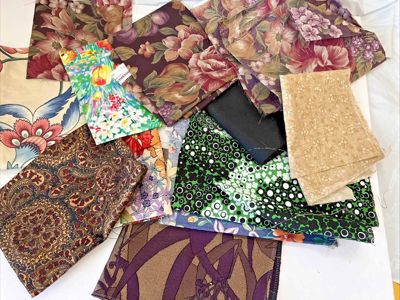 Lot Of 3 pounds Quilting Quarters Cotton Fabrics Prints Multi-colors & Designs