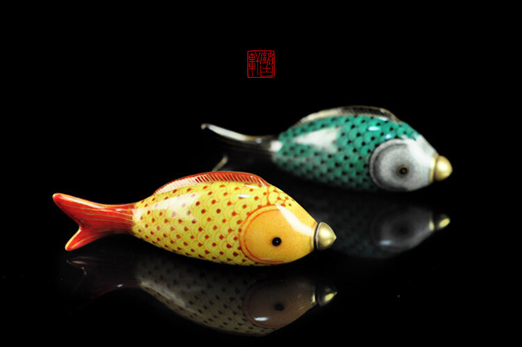 4″ Chinese Famille Rose Porcelain Gild Animal Two Fish Snuff Bottle Pair