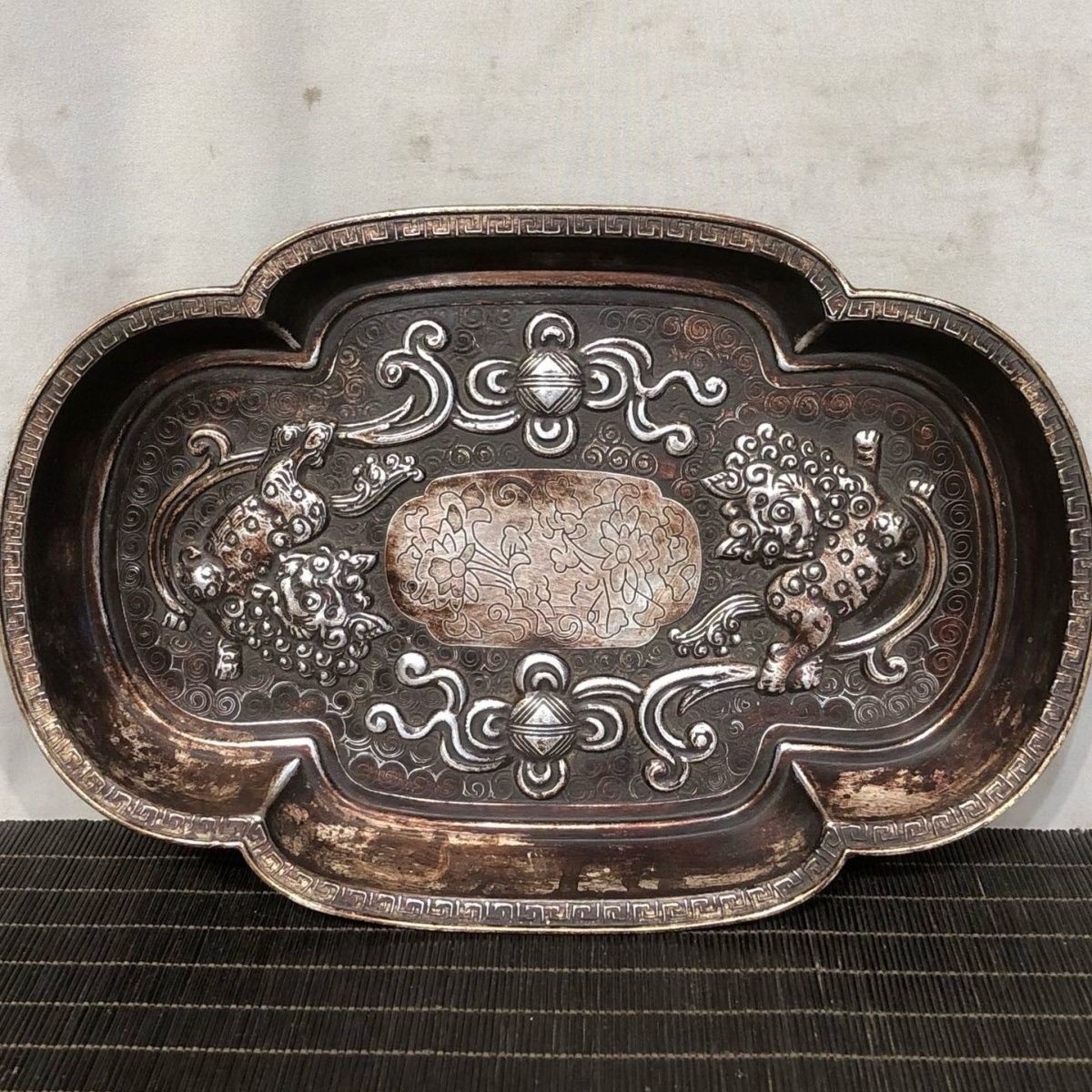 White Copper Lion Plate Vintage Antique “Everything Goes Well” Craft Decor