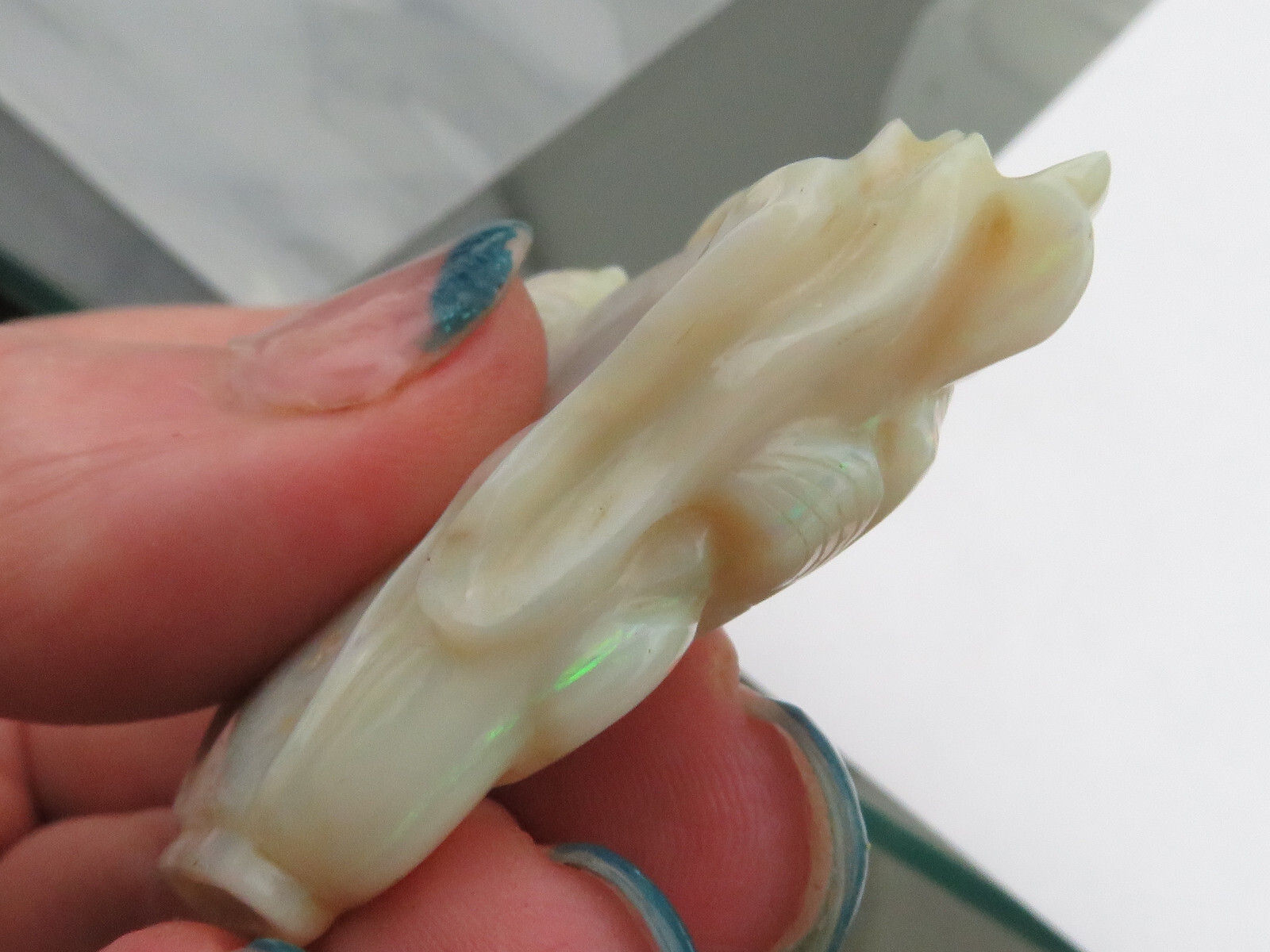 Antique Qing Dynasty Chinese carved Australian opal 105,5 Ct. SNUFF BOTTLE