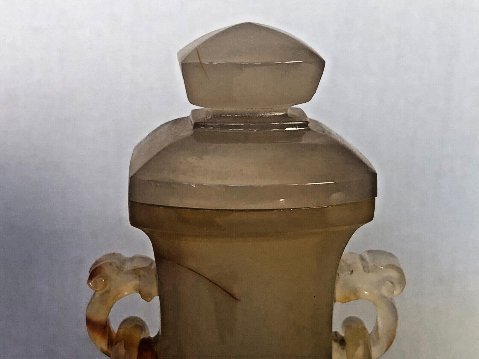 Vintage Chinese Agate High Quality Carving Small Vase with Top