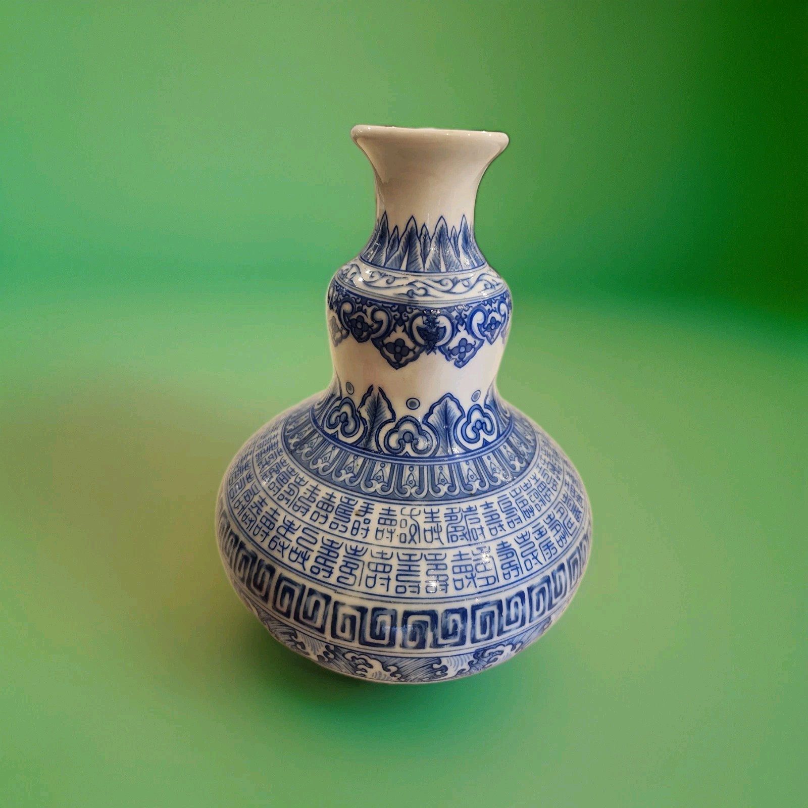 VTG 1900-1950 TOBACCO & WINE MONOPOLY BUREAU TAIWAN PORCELAIN BLUE SAKE BOTTLE