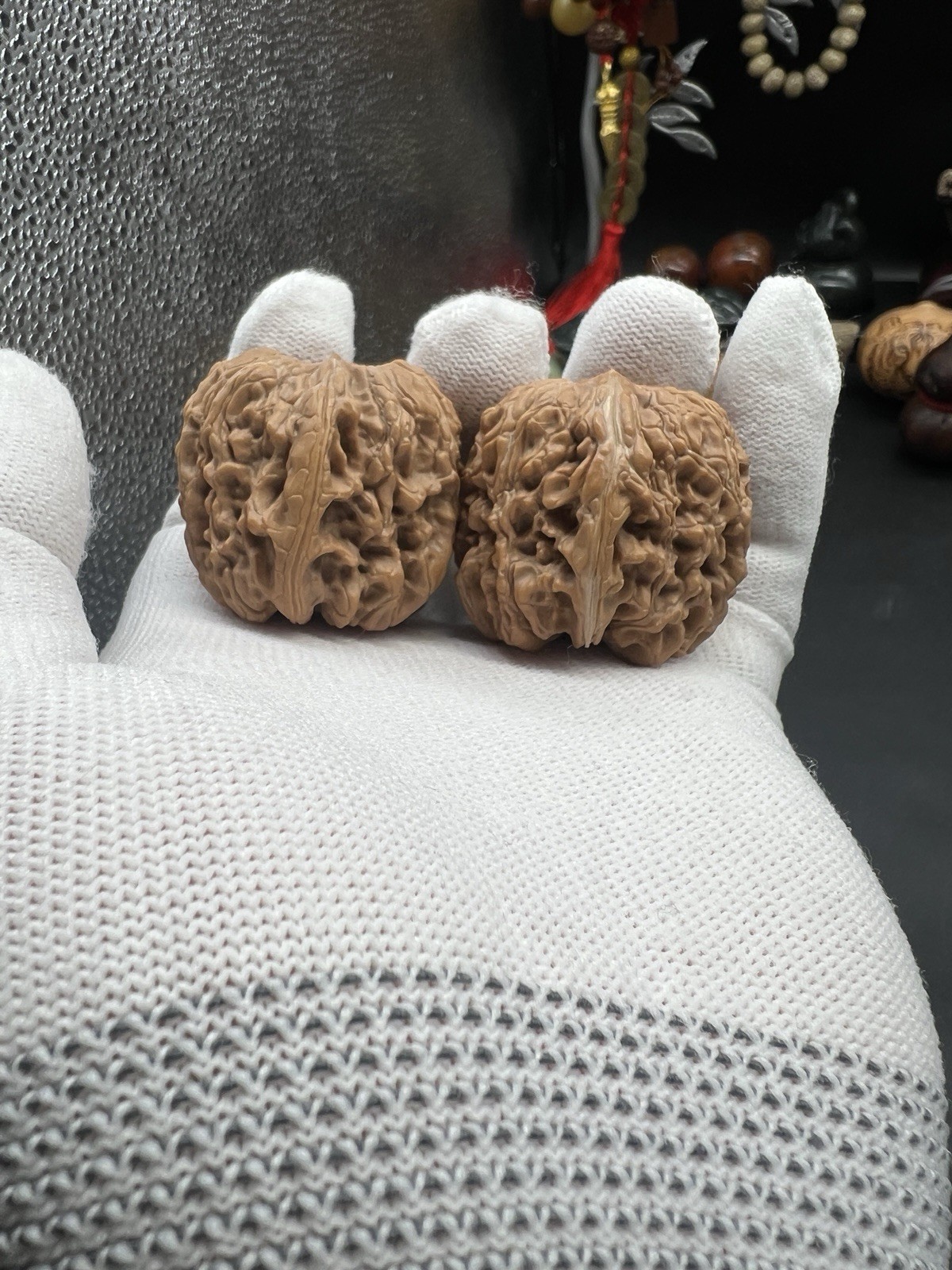 Pair of Match Chinese Health Walnut 36×39×36mm 精配文玩核桃～全品闷墩