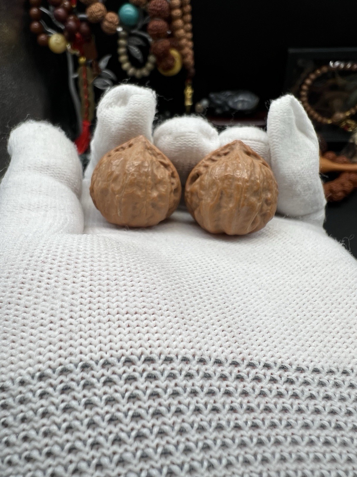 Pair of Match Chinese Health Small Walnut Collection精配文玩原装水滴💧秋子小手捻