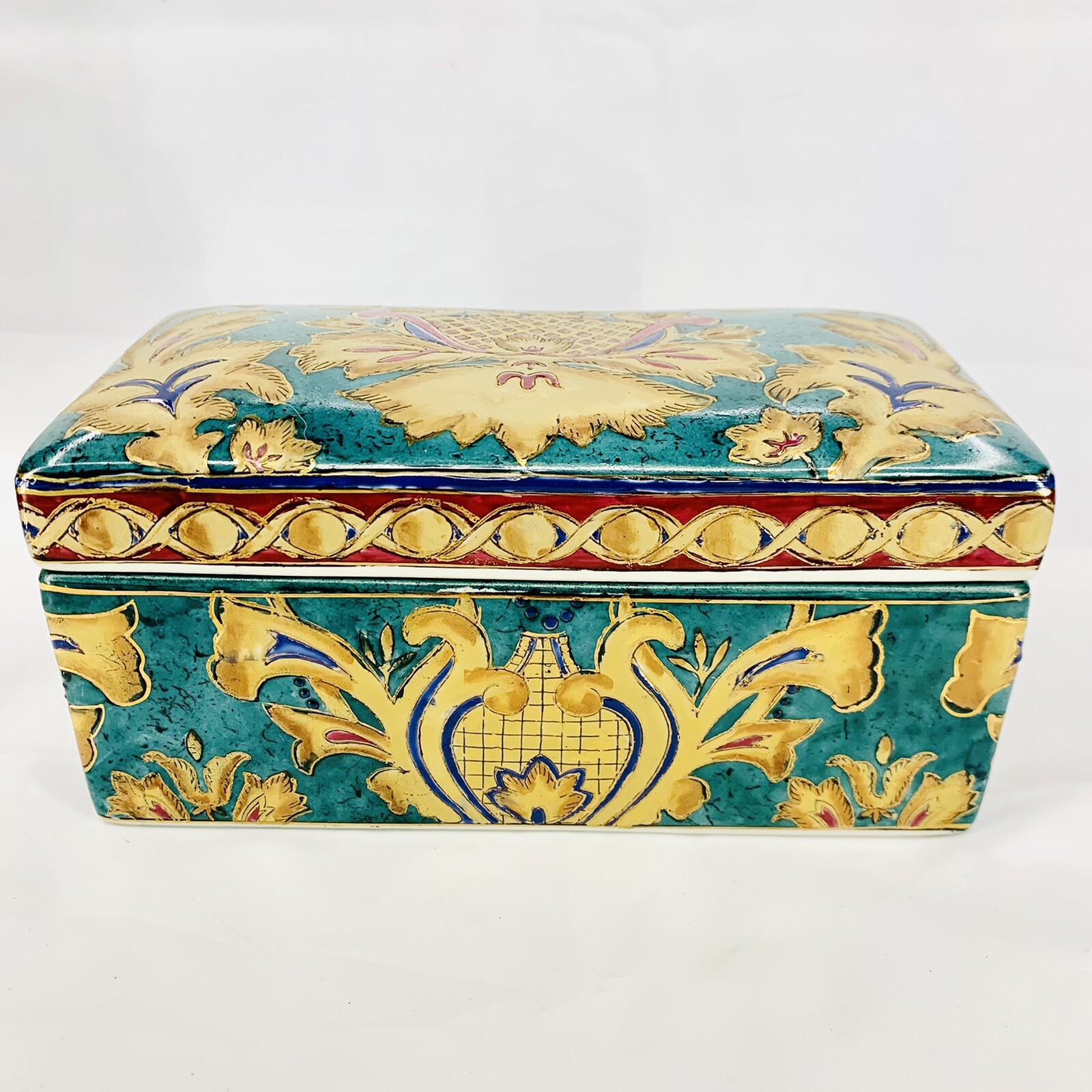 Oriental Accent ceramic box No chips or cracks Asian Art design Gold Inlay