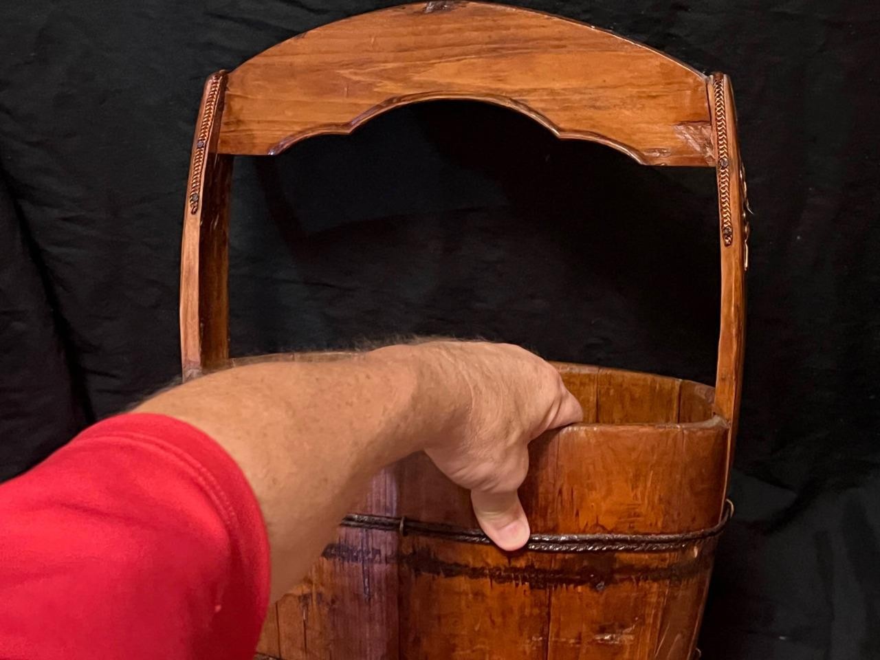 Vintage Old Antique Chinese Asian Art Wood Water Bucket Wooden Handle China Oval