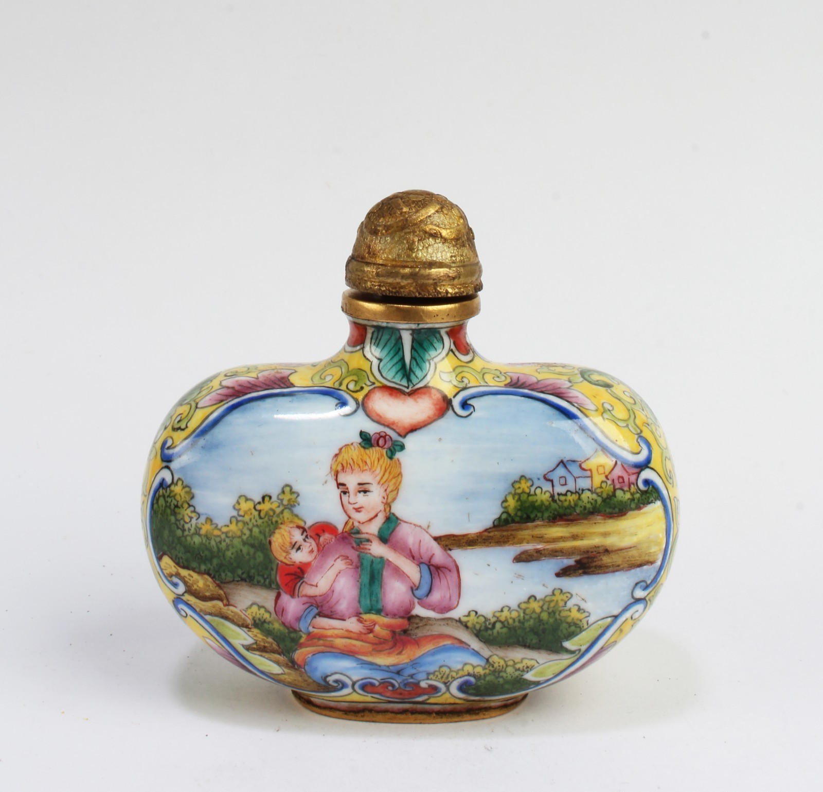 An Enamel Snuff Bottle. ‘QianLong’ mark at base