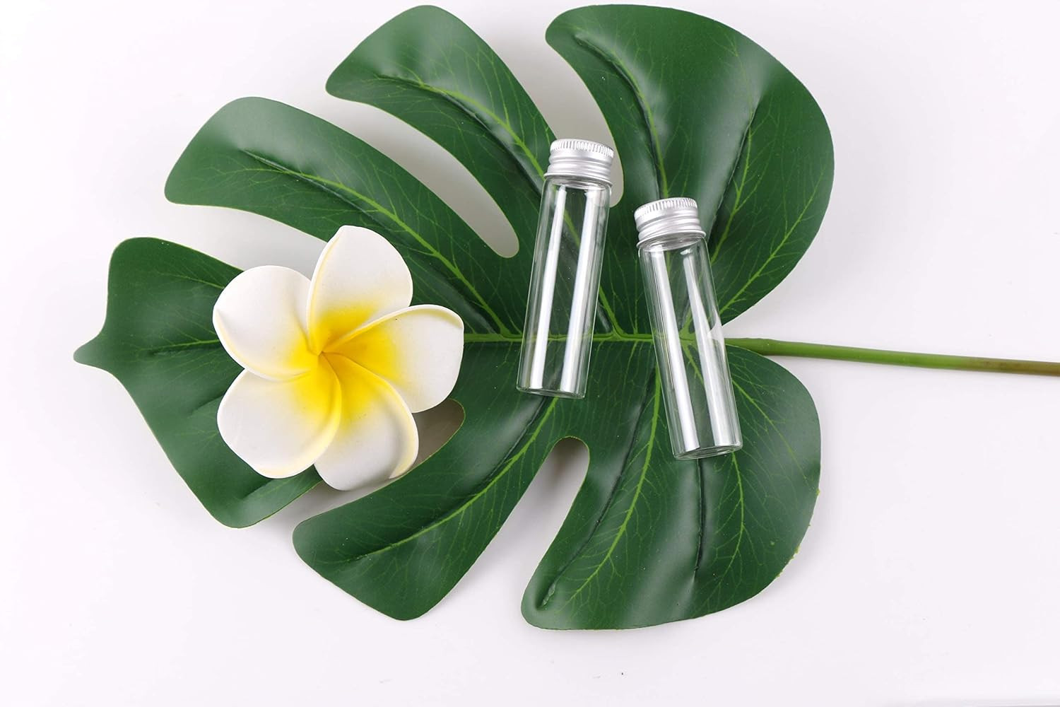 100 Tiny Glass Bottles Clear Small Vials 15 Milliliter Empty Mini Jars with Alum