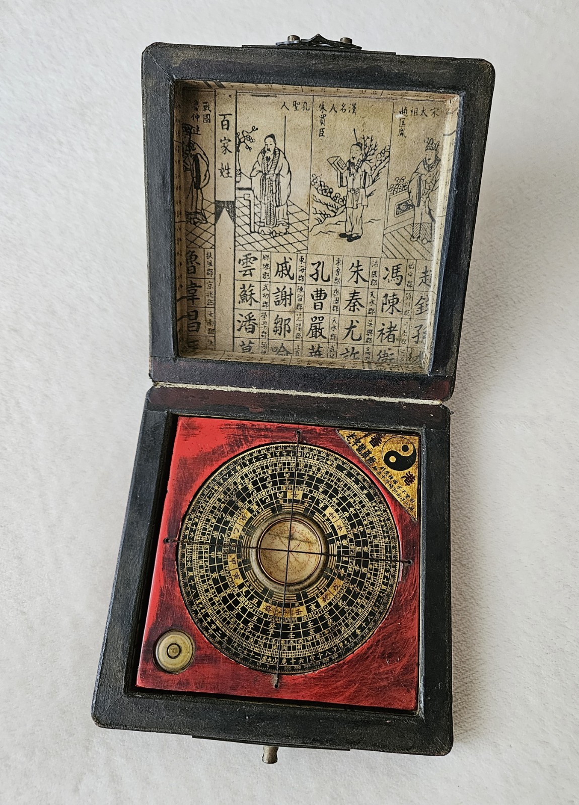 Oriental Chinese Compass in Leatherette Wood Box / Lid Has Issues – See Photos
