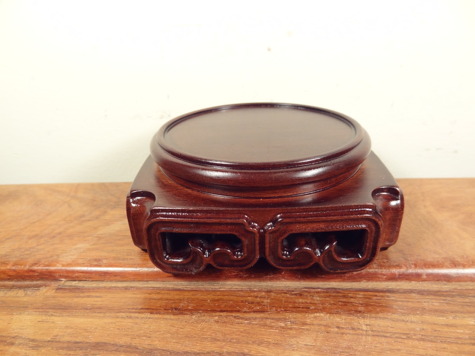 Round Display Stand – Suanzhi Wood One-piece Carving – 2 7/8″ D Top