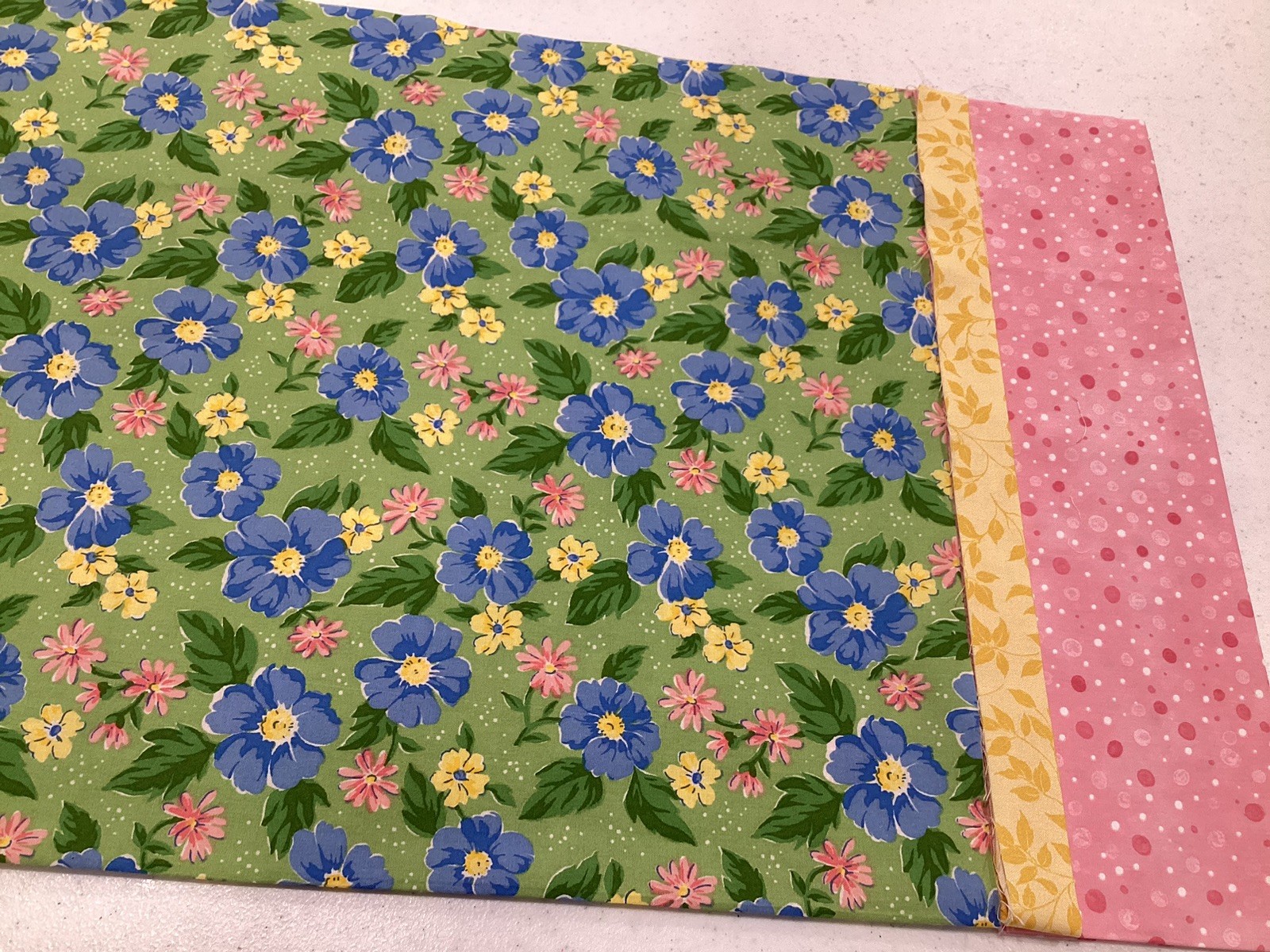 Pillowcase Kit for 1 Travel size Pillowcase (fits 12″x16″) – Floral Theme