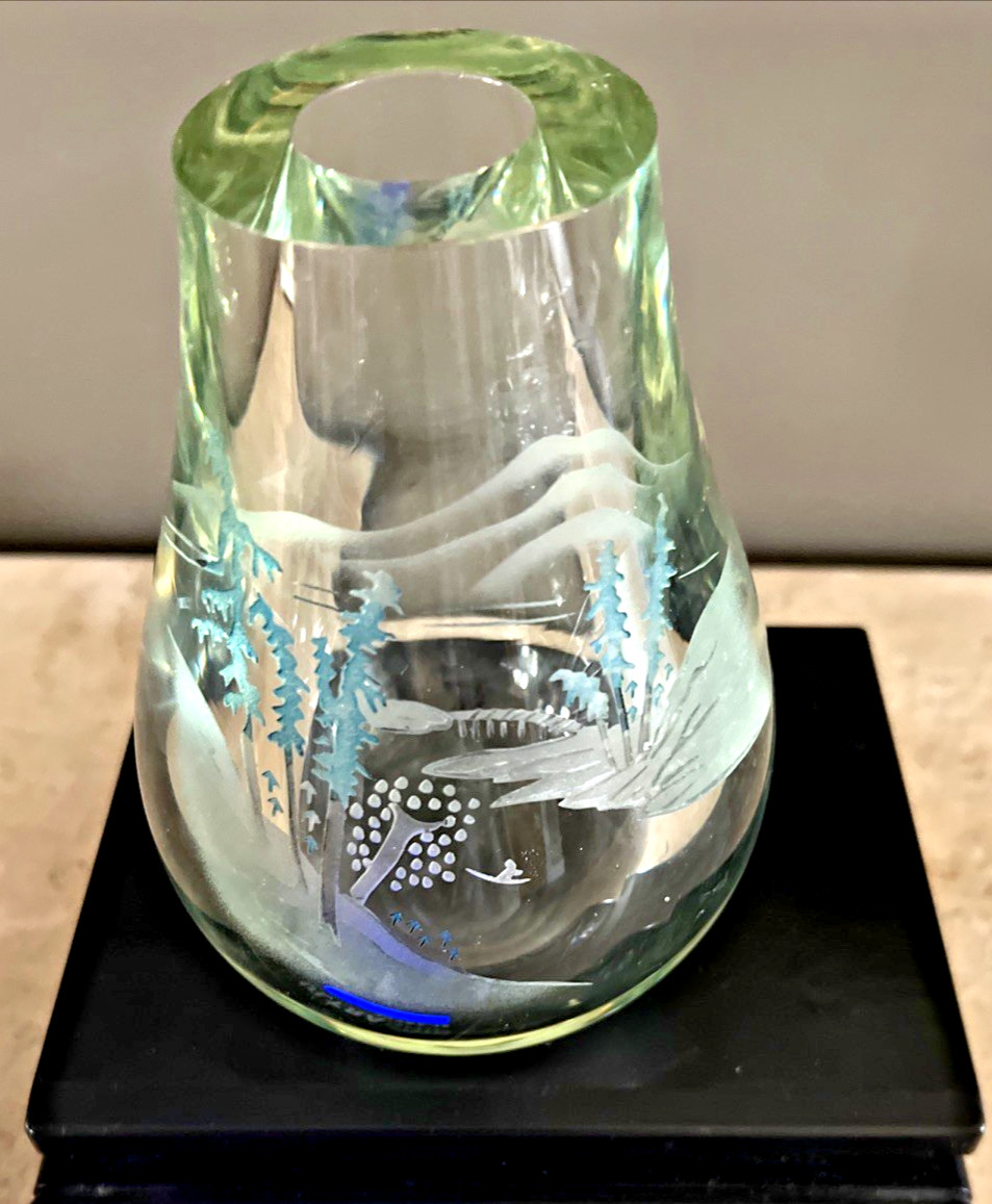 ANTIQUE 1900-1940 CHINESE PEKING GLASS ETCHED MOUTHBLOWN ART GLASS VASE
