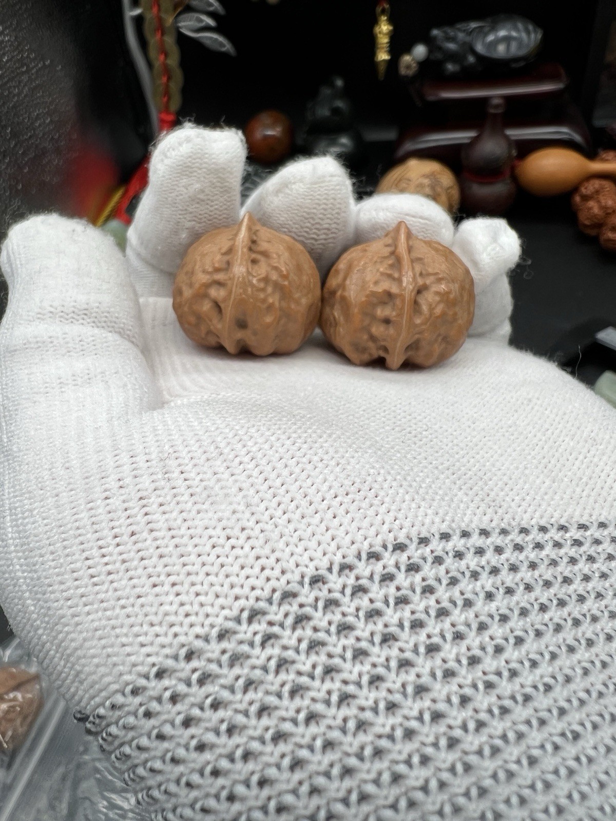Pair of Match Chinese Health Small Walnut Collection精配文玩原装水滴💧秋子小手捻