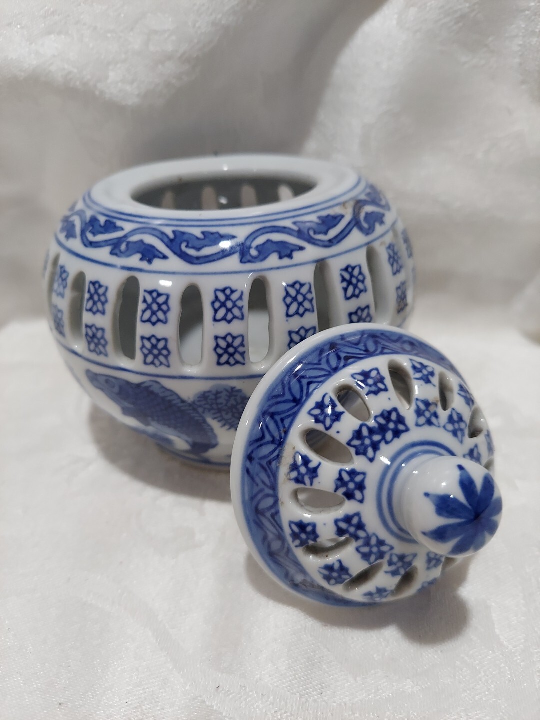 Beautiful Asian Incense Burner Blue & White Koi Fish Design 4″ in Diameter