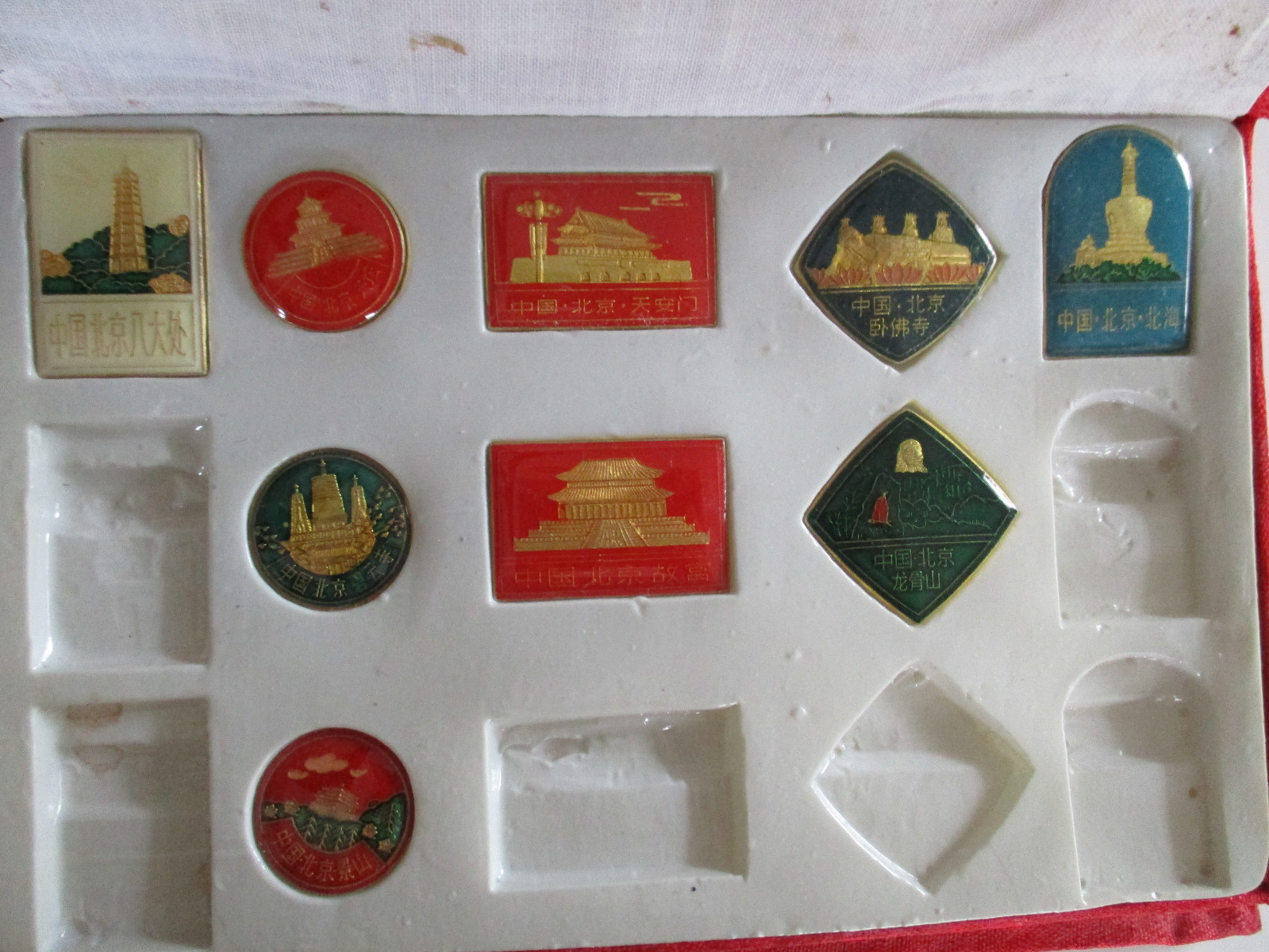 9 VINTAGE CHINESE LACQUER PINS IN ORIGINAL BOX