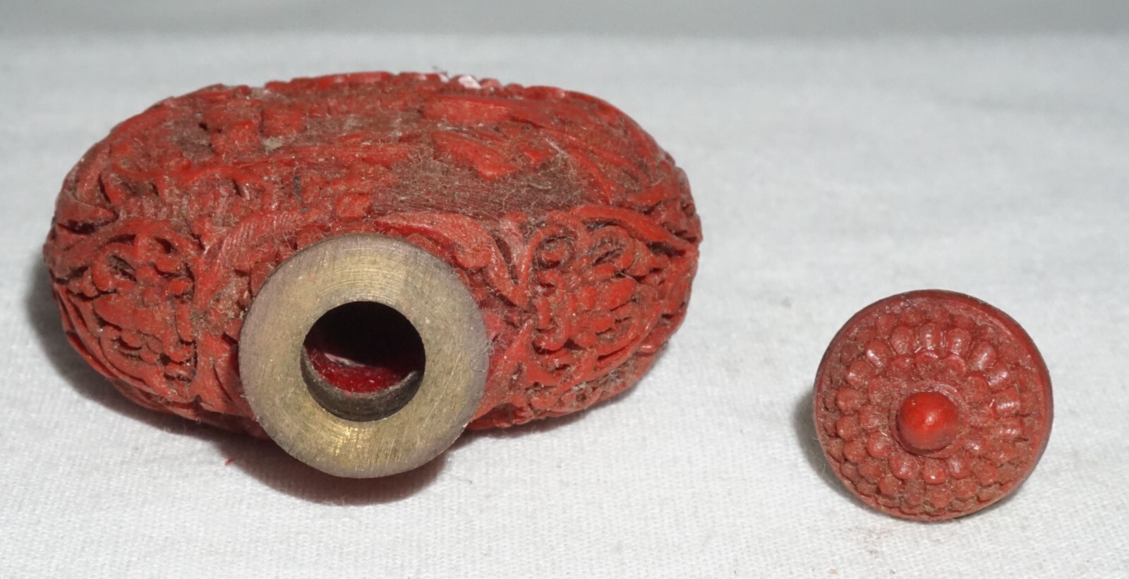 Vtg Chinese Cinnabar Style Snuff Bottle w Molded Figure Motif Reign (LLA) IC
