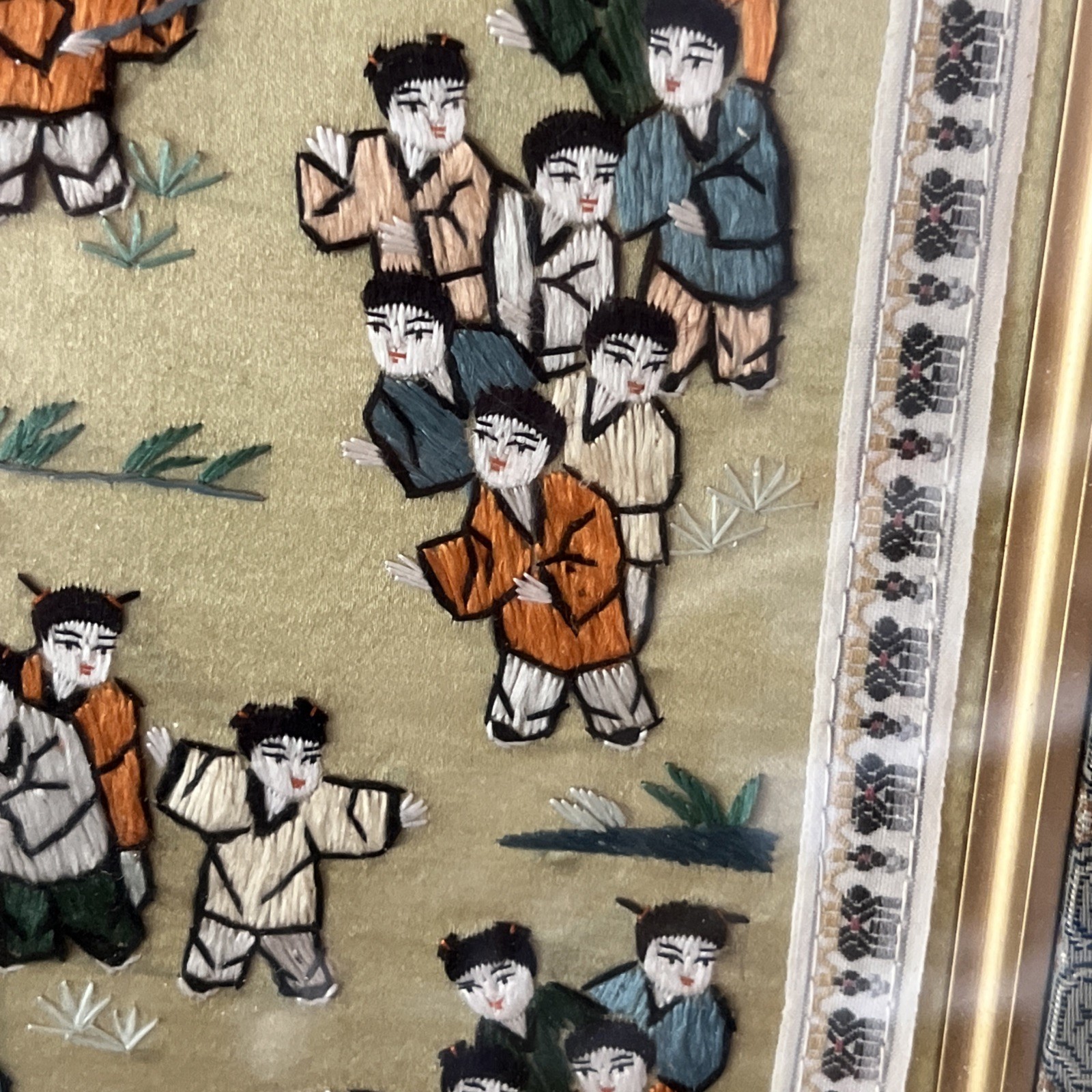 Chinese 100%Hand embroidered Peking Embroidery Art: Party painting screen