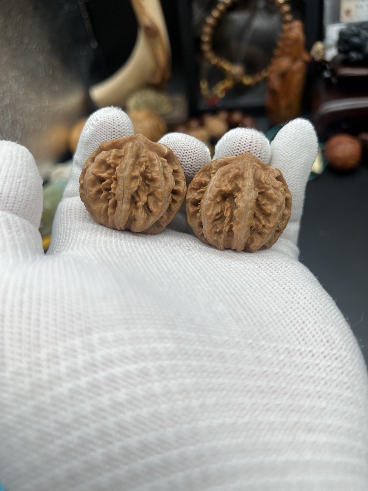 Pair of Match Chinese Health Walnut Collection 36×35×33mm 精配文玩核桃～矮桩粗筋京八棱手捻