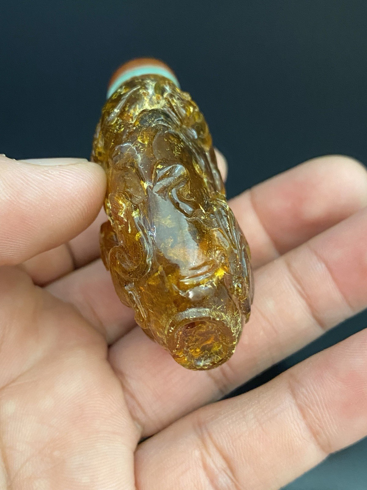 Antique Chinese Carved Honey Amber Foo Dog Lion Motif Snuff Bottle Carnelian Cap