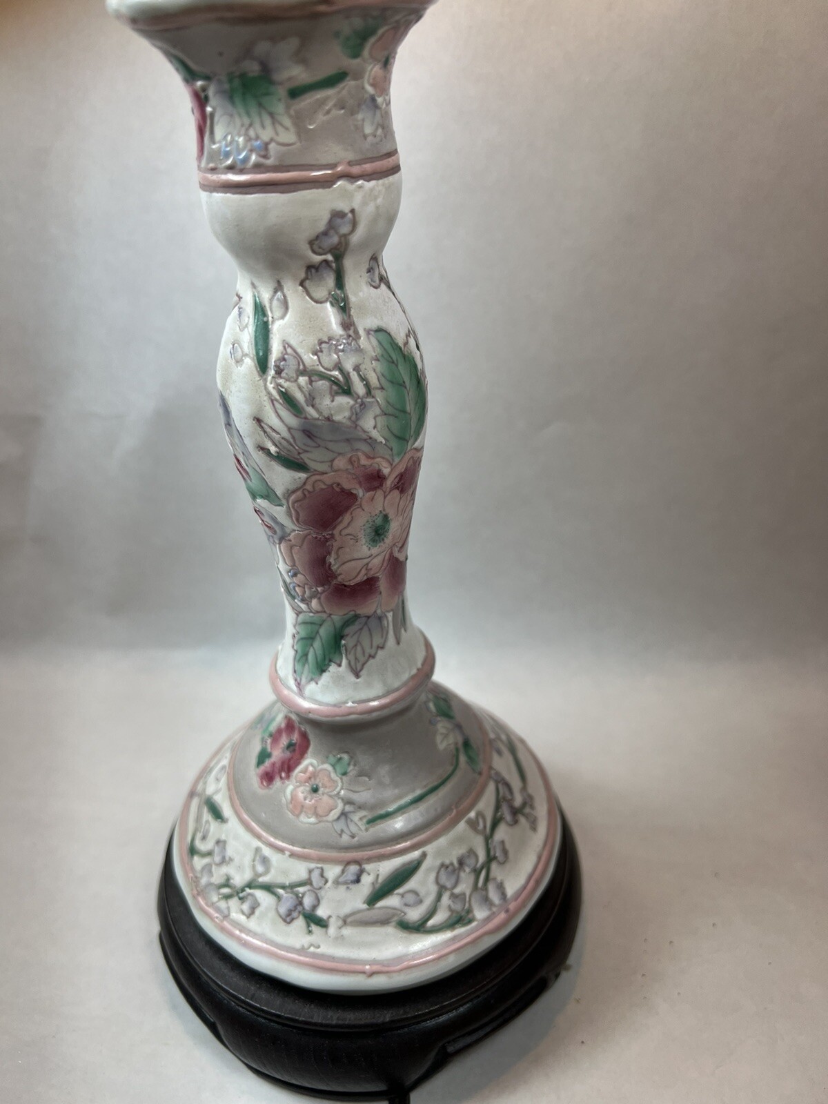 Vtg Chinese Famille Rose Porcelain Thin Lamp Roses Floral Textured Wood Base