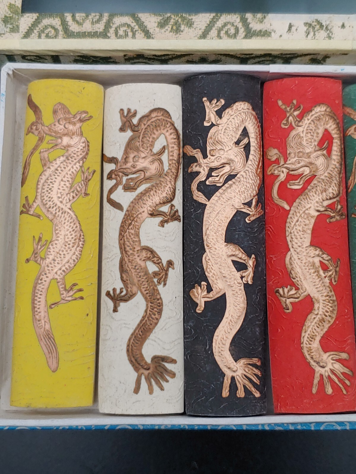 德记胡开文徽墨金龙五彩墨 1980’s Chinese Hukaiwen Colour Calligraphy Carved Dragon Ink Sticks